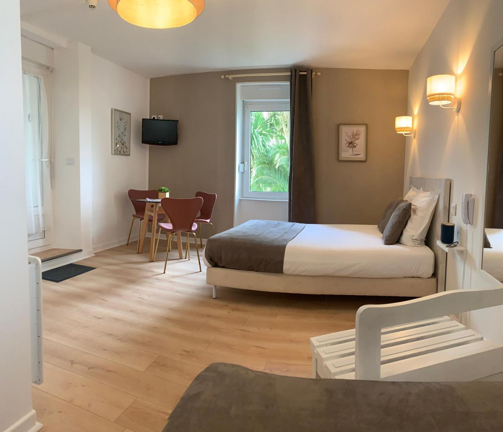 Hotel De France เปลเนิฟ-วัล-อ็องเดร ภายนอก รูปภาพ